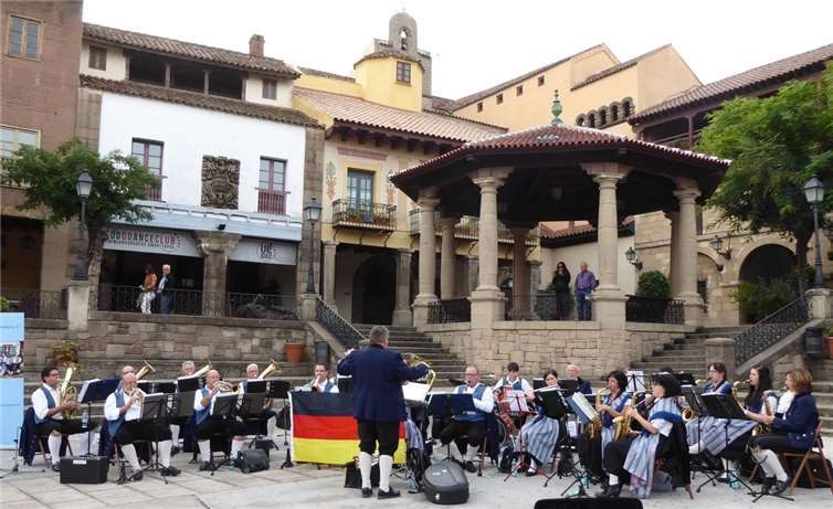 Der Musikverein Hümmel bei seinem Auftritt in Nordspanien.privat