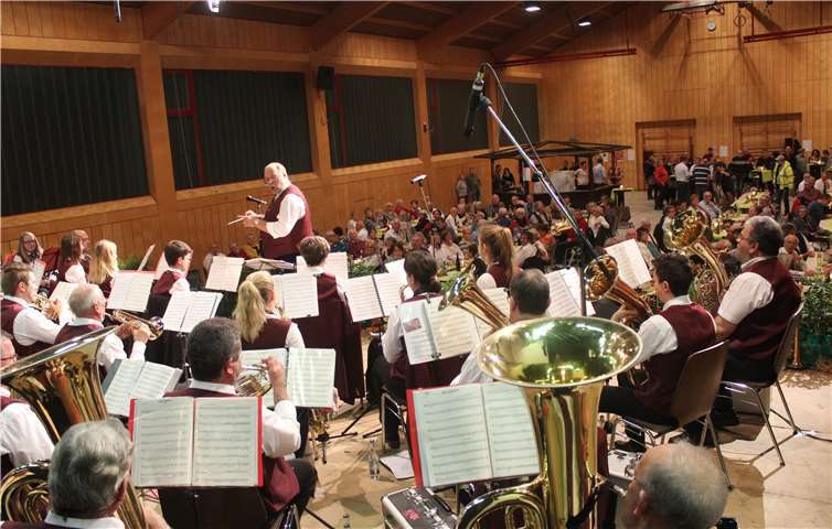 Der Musikverein Karbach ist ein gern gesehener Gast in Oberfell. Fotos: privat
