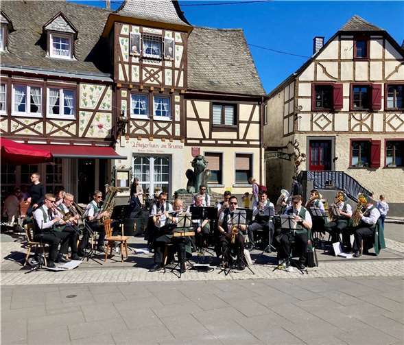 Der Musikverein Kobern auf dem Koberner Ostermarkt. Foto: privat