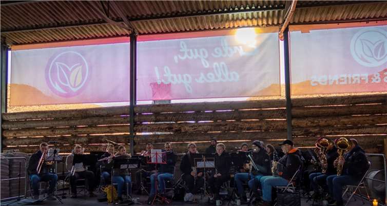 Der Musikverein Kobern e. V. läutete während der ersten Adventstage besinnlich die Weihnachtszeit ein.  Foto: Constantin Breitkreutz