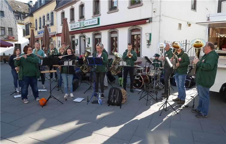 Der Musikverein Kobern spielte auf dem Koberner Wochenmarkt.Foto: privat