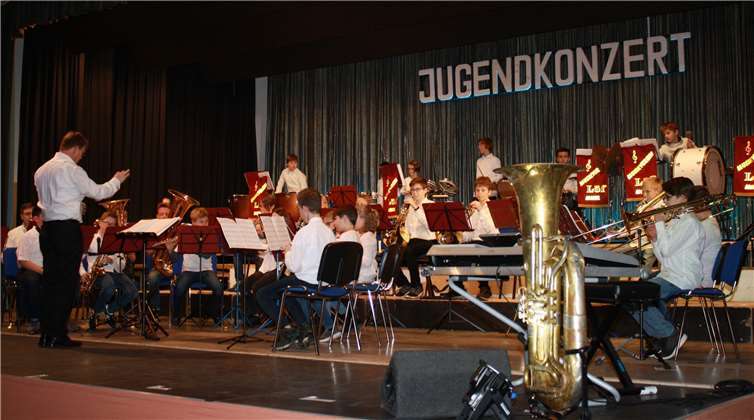 Der Musikverein Löf präsentierte in der Sonnenringhalle ein exzellentesJugendkonzert, das sich als bunter Reigen mit traumhaften Melodien offenbarte.