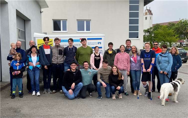 Der Musikverein Polch leistete seinem Partnerverein aus Renhardsweiler Verstärkung beim Blutritt.  Foto: Rosi Stützle