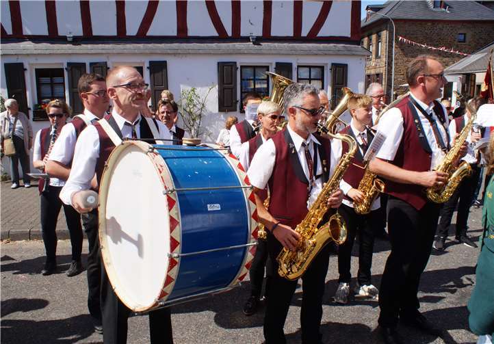 Der Musikverein St. Sebastian sorgtefür die passende Musik beim Festumzug.