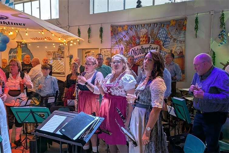 Der Musikverein Stromberg prostete den Gästen zu.