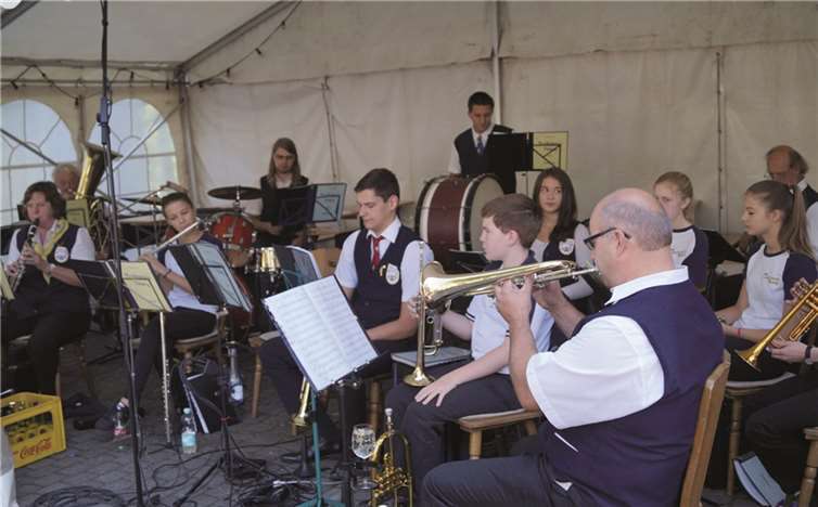 Der Musikverein Valwig spielte zum Frühschoppen. MT