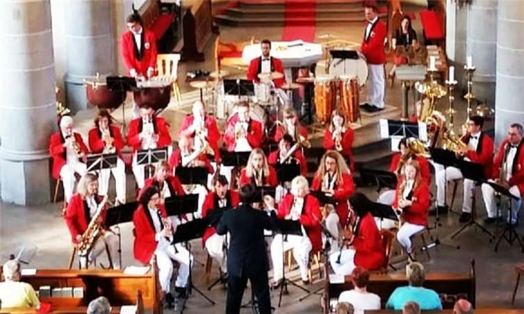 Der Musikzug Rot-Weiß Plaidt e.V. beim Konzert in der Pfarrkirche St. Willibrord.Musikzug Rot-Weiß Plaidt e.V.