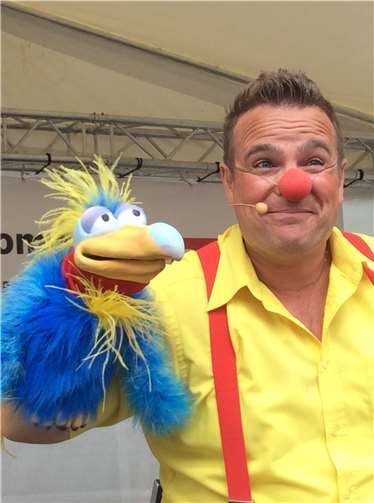 Der Nachwuchs darf sich auf viel Spaß und Klamauk mit „Clown Peppino und seinem Freund Archybald“ freuen.