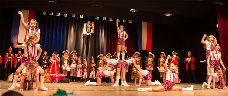 Der Nachwuchs der Magic Dancers und der Prinzengarde im Hintergrund.Fotos: AB