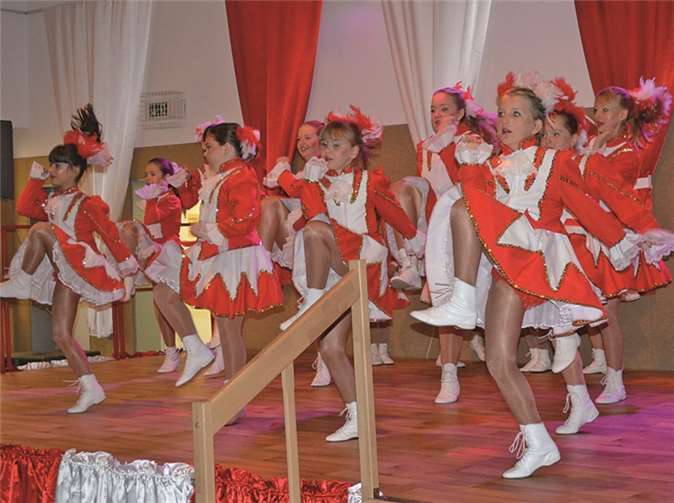 Der Nachwuchs der Rheinhöhenfunken Oedingen begeisterte zum Einstieg in die Sessionseröffnung mit tollen Tänzen.