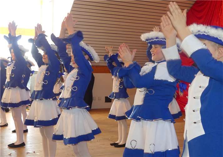 Der Nachwuchs der “Sprühenden Funken” aus Rüber erfreute gleich bei seiner Tanzp...
