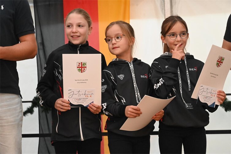 Der Nachwuchs durfte sich über Urkunden und kleine Geschenke freuen. Foto: SK