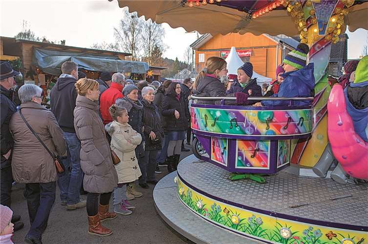 Der Nachwuchs hatte Spaß auf dem nostalgischen Karussell.