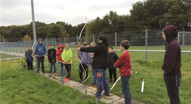 Der Nachwuchs hatte auch beim Bogenschießen viel Spaß.privat