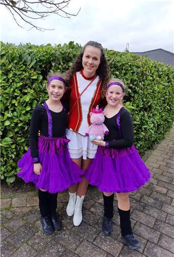 Der Name des Duos der jungen Nachwuchstänzerinnen setzt sich aus den Vornamen der beiden Tänzerinnen Mara (Paschke) und Lia (Haupt) sowie der Trainerin Katharina (Schweitzer) zusammen.  Quelle: TSV Lehmen