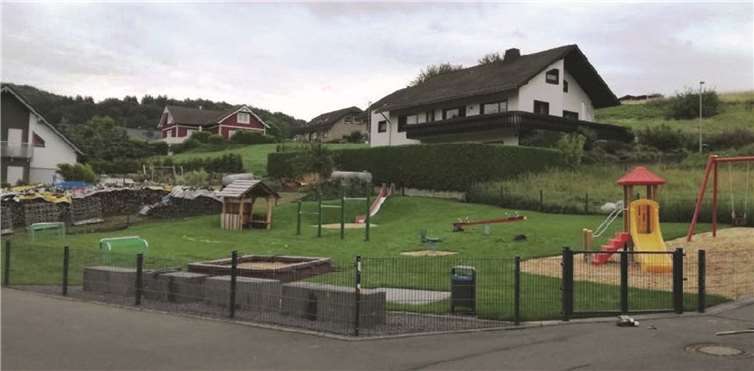 Der Neubau des Kinderspielplatzes wird von derGemeinde Rieden für den Wettbewerb „Dorfver-schönerung durch Vereine“ angemeldet.  -FRE-