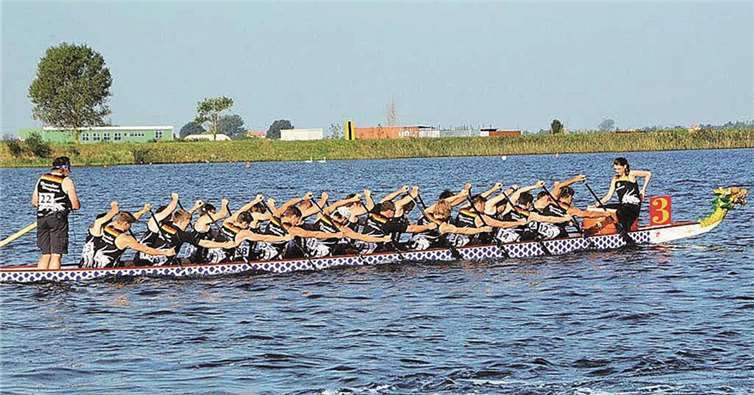 Der Neuwieder Kanute Matthias Kinzer (zweiter sitzend, hinten re.) mit seinem Team im WM-Endlauf über die 500 Meter Kurzstrecke. privat