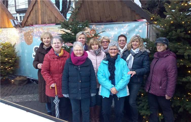 An der Eisstockbahn versucht Der Neuwieder Knuspermarkt hatte viel zu bieten. privat