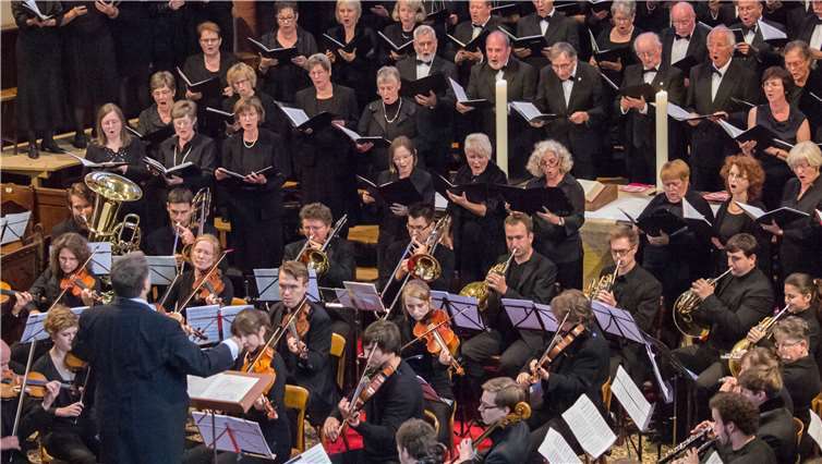 Der Neuwieder Konzertchor zusammen mit dem Schöneck-Ensemble. privat