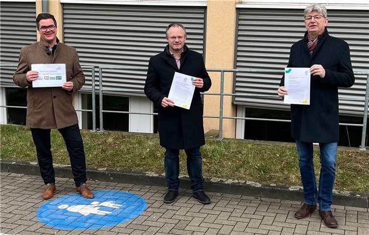 Der Neuwieder Stadtvorstand - (von links) Oberbürgermeister Jan Einig, Bürgermeister Peter Jung und Beigeordneter Ralf Seemann - freut sich über den Zuschlag zur Host Town – und auf den Besuch einer ausländischen Delegation im kommenden Jahr.  Foto: Stadt Neuwied