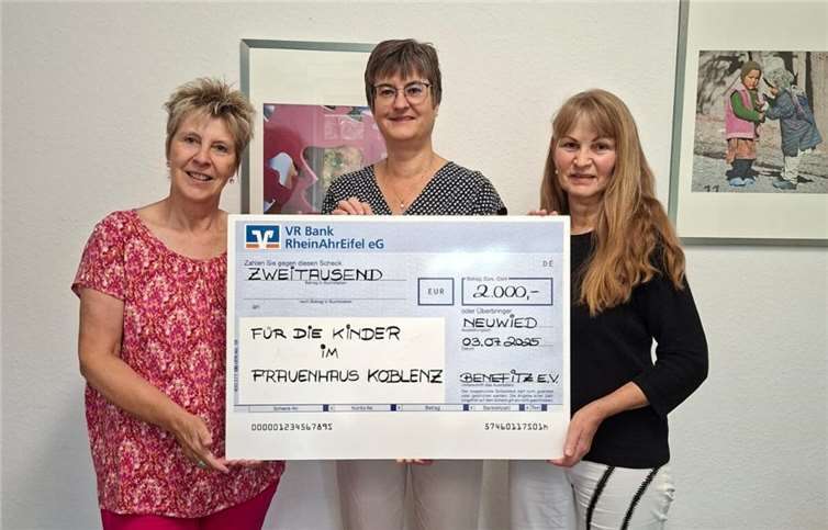 Spende für Kinder im Frauenhaus Koblenz  Der Neuwieder Verein BenefitZ-Wir helfen Kindern e.V. spendet für Kinder im Frauenhaus Koblenz.  Foto: Bettina Echtermeyer