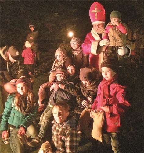 Der Nikolaus beglückte die Kinder des TC Steimel. privat