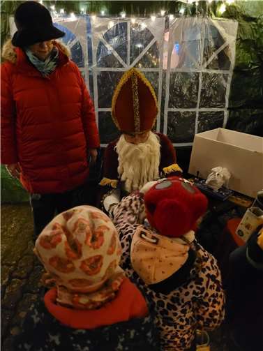 Der Nikolaus bescherte die Kinder reichlich.