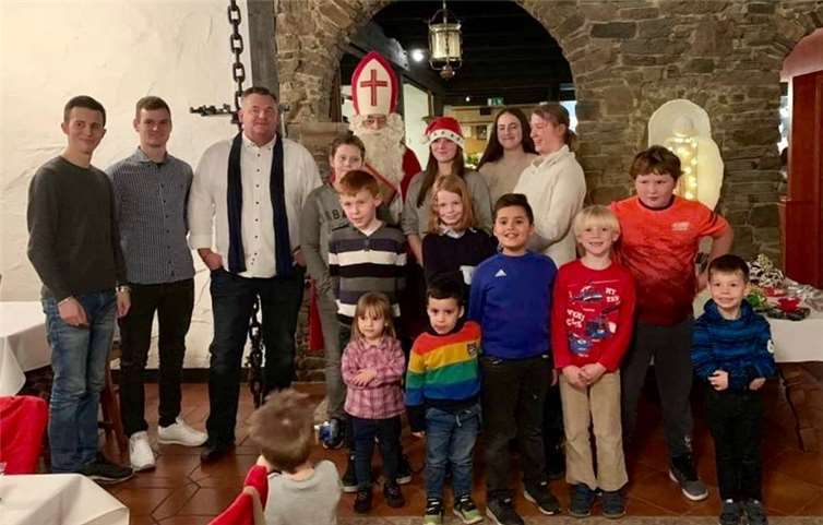 Der Nikolaus besuchte den TC Bendorf und hatte auch Geschenke mitgebracht. Foto: privat