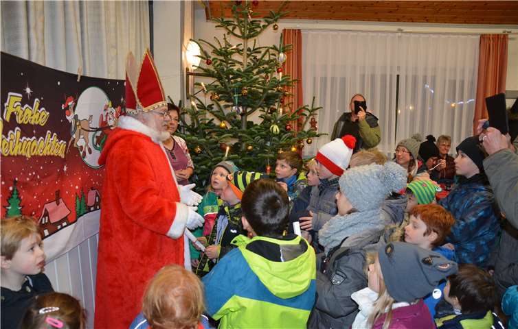 Der Nikolaus brachte den Kindern kleine Päckchen mit. Privat