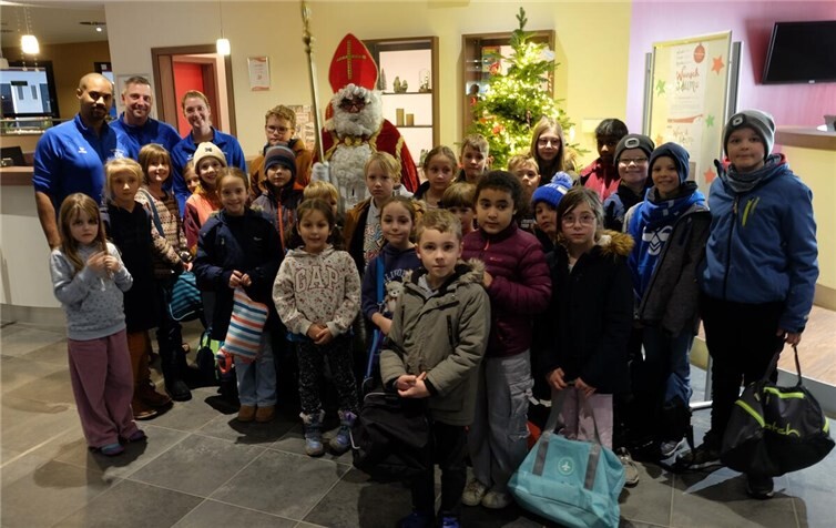 Der Nikolaus brachte seine Gaben.Foto: Axel Holz