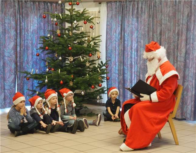Der Nikolaus durfte in Niederhofen natürlich nicht fehlen.privat