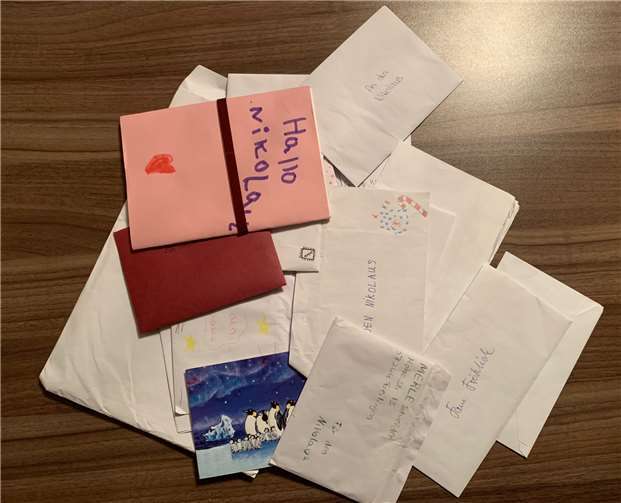 Der Nikolaus hat dieses Jahr wieder viele Briefe und Bilder bekommen.