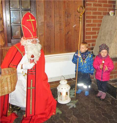 Der Nikolaus hat für jedes Kindeine kleine Überraschung mitgebracht. Privat