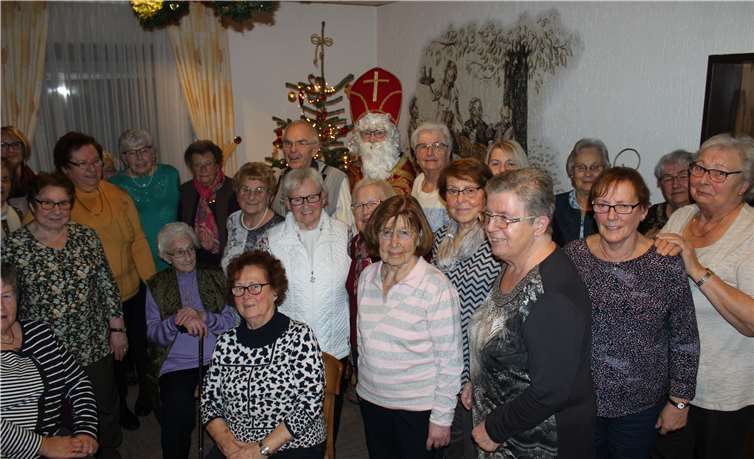 Der Nikolaus hatte für alle Teilnehmerinnen ein Geschenk dabei.