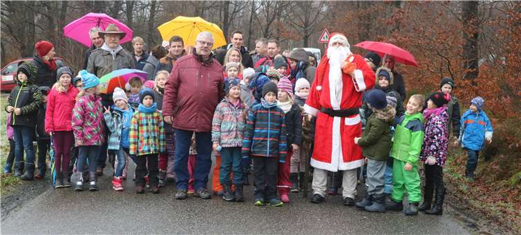 Der Nikolaus hatte für die Kinder kleine Geschenke dabei. privat