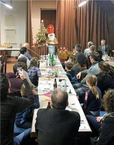 Der Nikolaus hatte für jedes Kind ein Geschenk dabei.