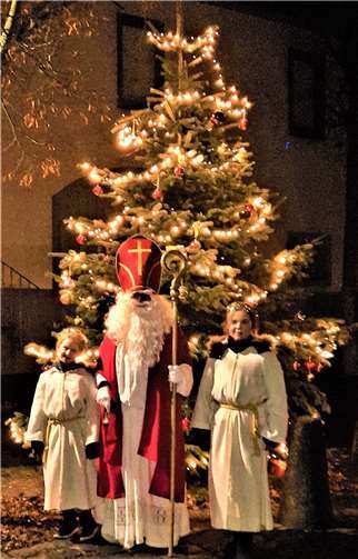 Der Nikolaus in Begleitung seiner Engel. Foto: privat