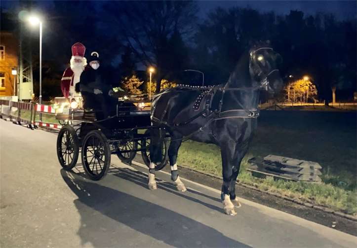 Der Nikolaus kam mit der Pferdekutsche.Foto: privat