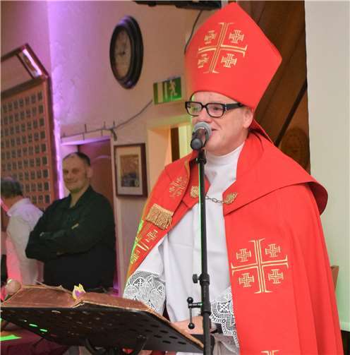 Der Nikolaus kam mit seinem Buch und hatte einiges zu berichten.