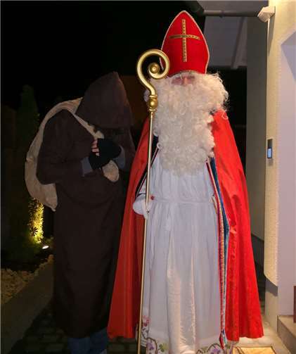 Der Nikolaus kam nach Burgen.Foto: privat
