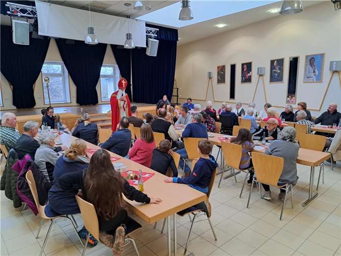 Der Nikolaus kam zu Besuch.  Fotos: privat