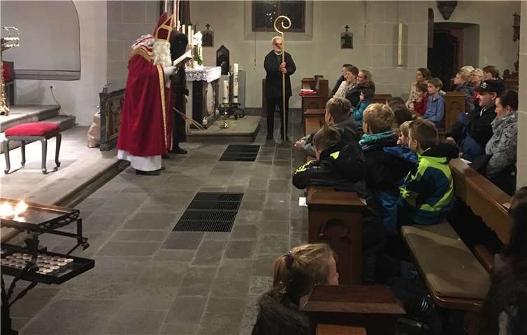 Der Nikolaus konnte überwiegend Gutes aus seinem Buch berichten.privat