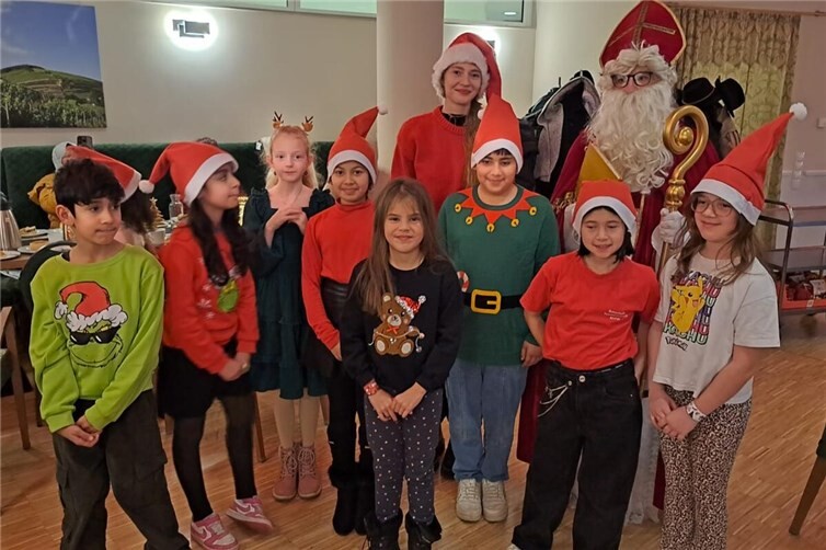 Der Nikolaus lobte die Leistungen des Bürgervereins in einem humorvollem Vortrag. Foto: Bürgerverein Beul St. Willbrord