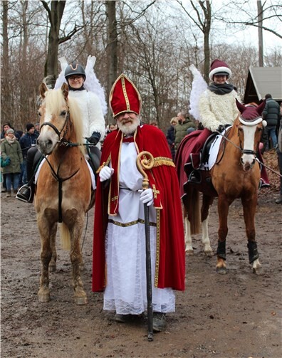 Der Nikolaus mit seinen Engeln  Fotos: RV Kurtscheid