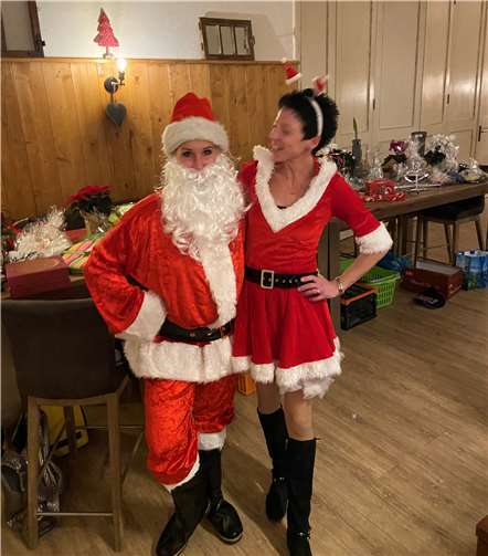 Der Nikolaus trat mit seiner Nikolausfrau auf und sorgte für ausgelassene Stimmung.