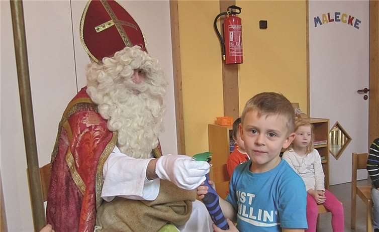 Der Nikolaus überbrachte jedem Kind seine gefüllte Socken. privat