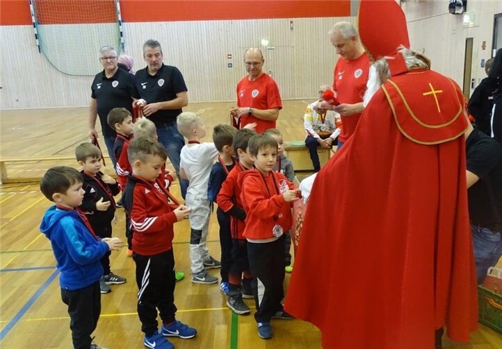 Der Nikolaus übernahm die Siegerehrung. privat