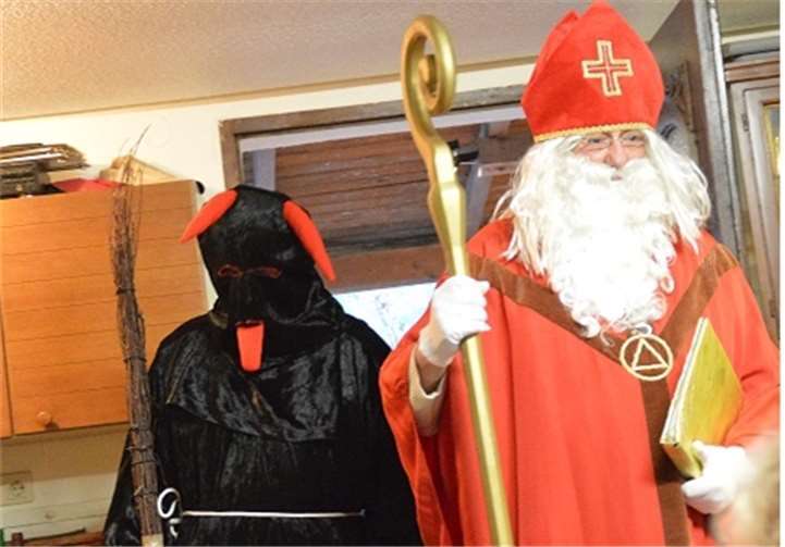 Der Nikolaus und sein treuer Begleiter Knecht Ruprecht hatten in diesem Jahr wenig Tadel zu verteilen.privat