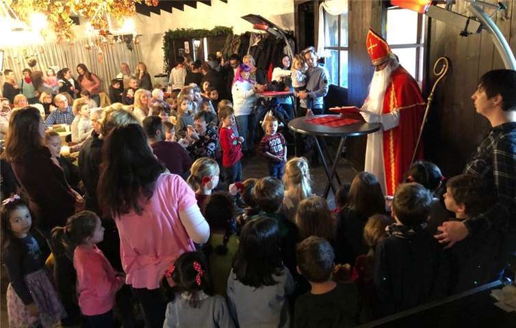 Der Nikolaus während der Feier auf der Adenbachhütte.Foto: privat