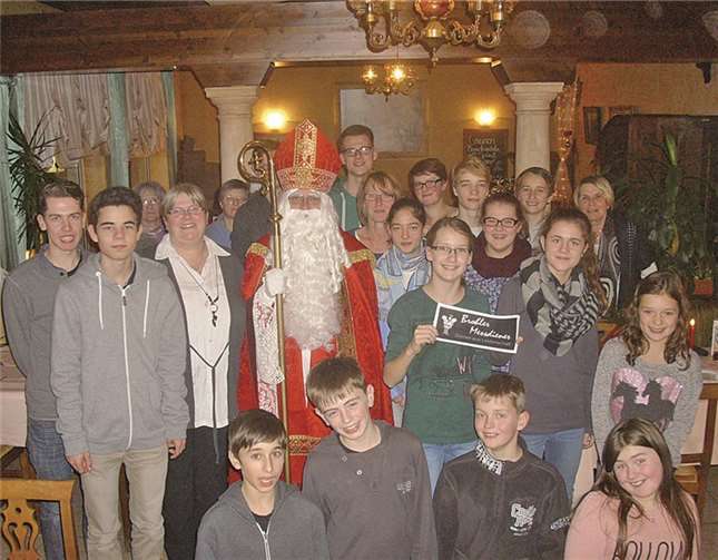 Der Nikolaus war auch bei den Brohler Messdienern zu Besuch.privat
